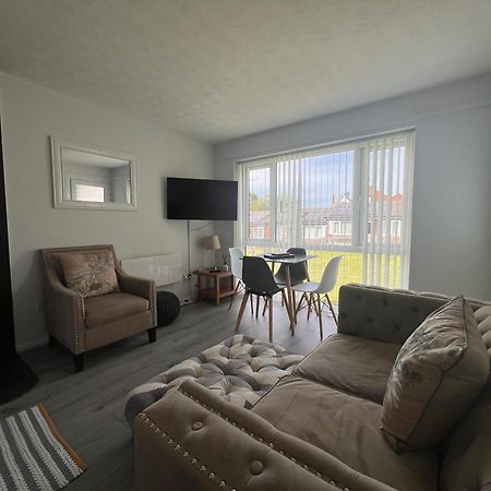 Dog Friendly Beachside Cottage No11 Kessingland With Private Parking Exterior photo