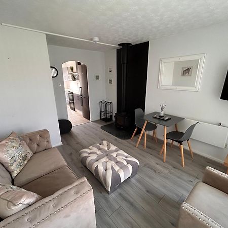 Dog Friendly Beachside Cottage No11 Kessingland With Private Parking Exterior photo