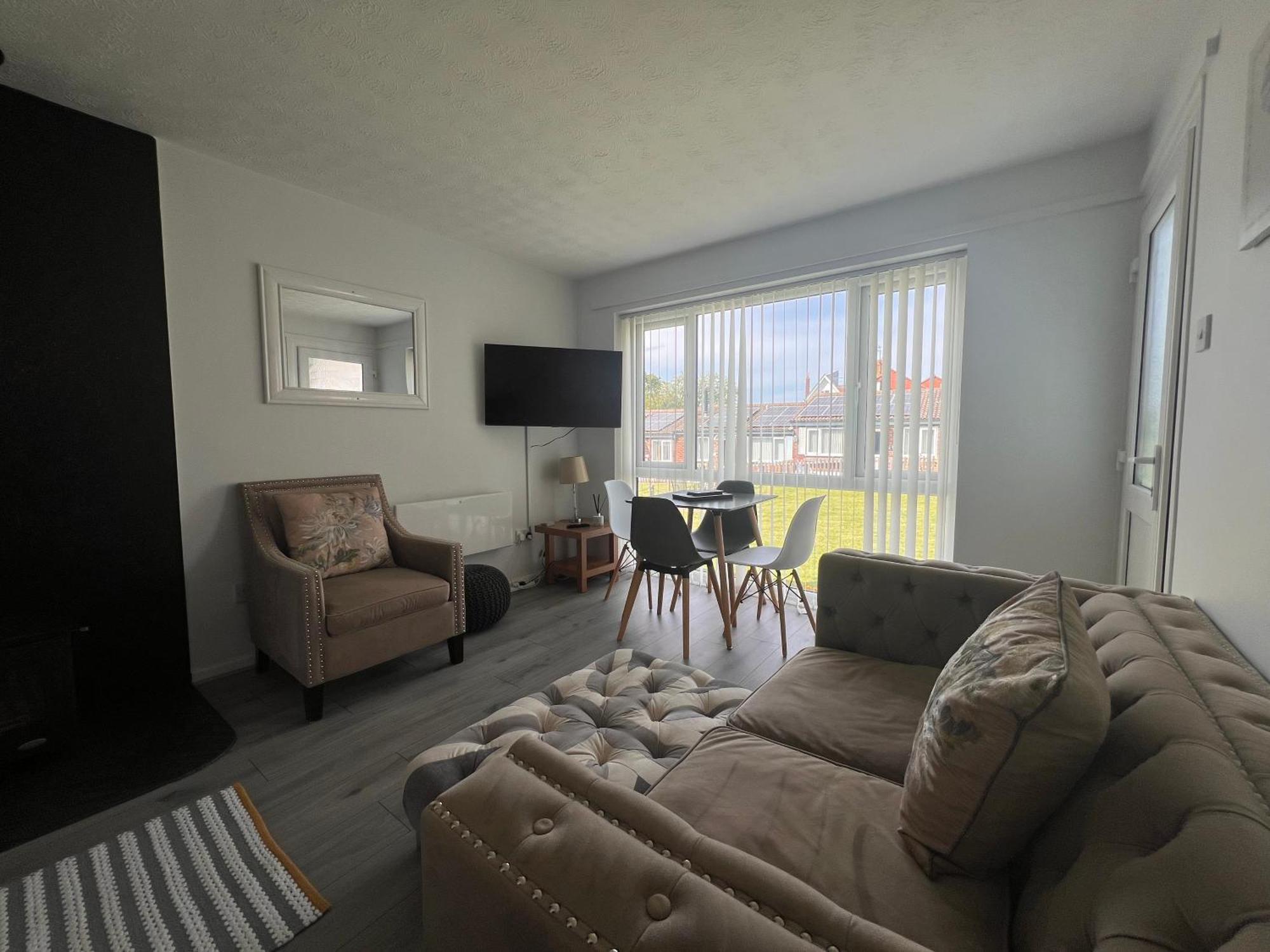 Dog Friendly Beachside Cottage No11 Kessingland With Private Parking Exterior photo